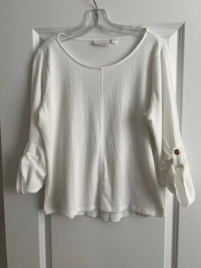 Belle by Kim Gravel Packabelle-Women's White Textured Long-Sleeve Scoop Neck Top